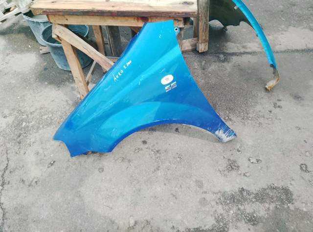 Крило переднє ліве