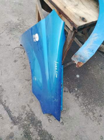 Крило переднє праве