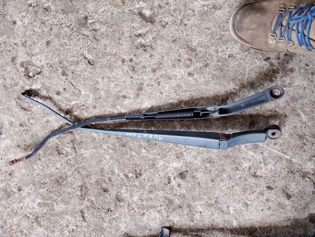 Важіль-поводок склоочисника лобового скла — фото 3