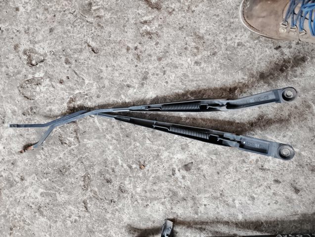 Важіль-поводок склоочисника лобового скла — фото 2