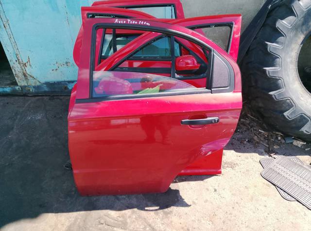 Двері задні, ліві