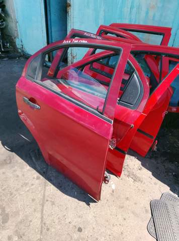 Двері задні, праві