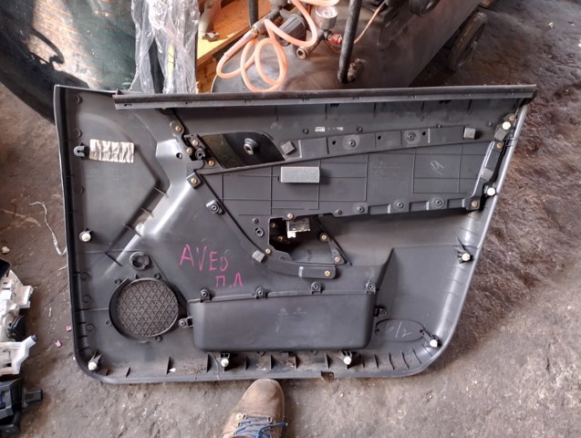 Обшивка передніх дверей — фото 3