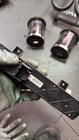 Блок кнопок в торпедо — фото 2