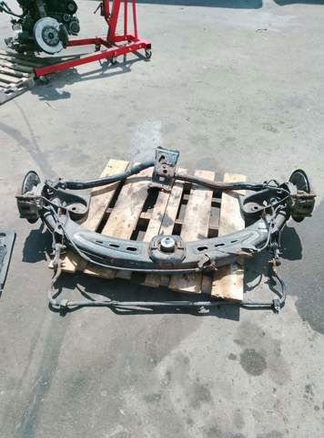 Балка задньої підвіски, підрамник