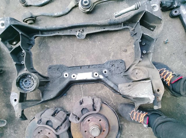 Балка передньої підвіски, підрамник — фото 3