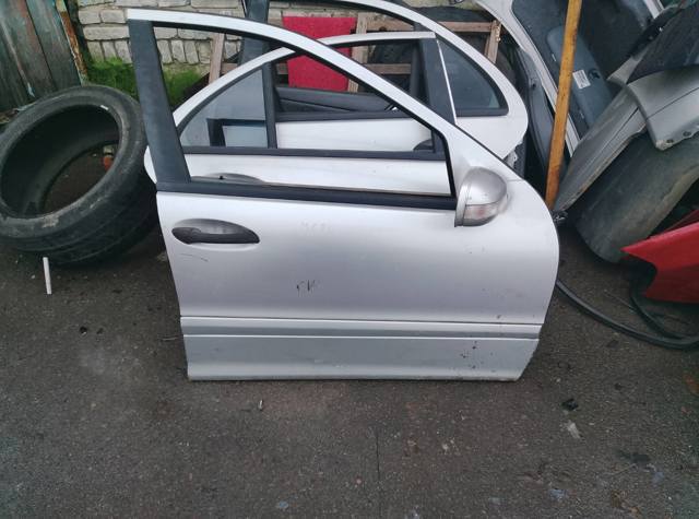 Замок передньої двері, правої