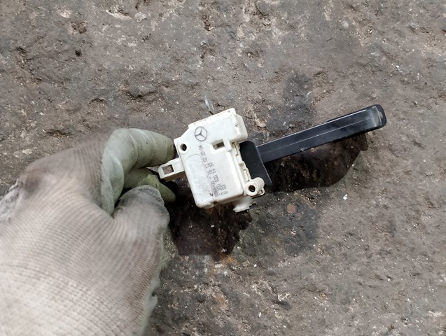 Замок відкривання лючка бензобаку — фото 7