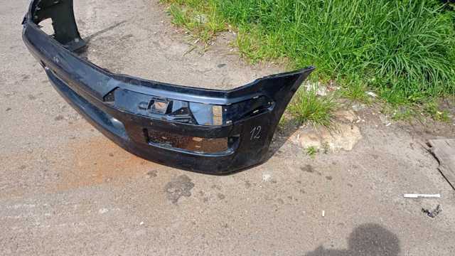 Бампер передній