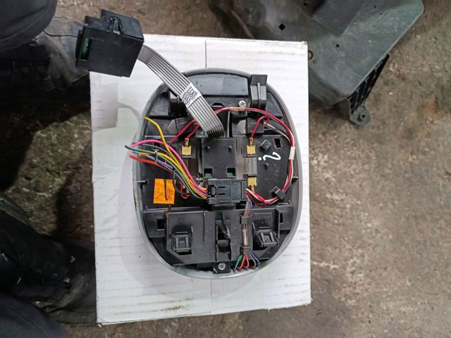 Ліхтар освітлення передніх місць — фото 3