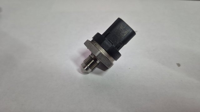 06L906054D Датчик давления топлива купить Полтава