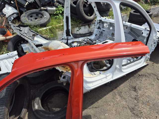 VAG 5NN809219B Стойка кузова центральная левая в наличии Ирпень