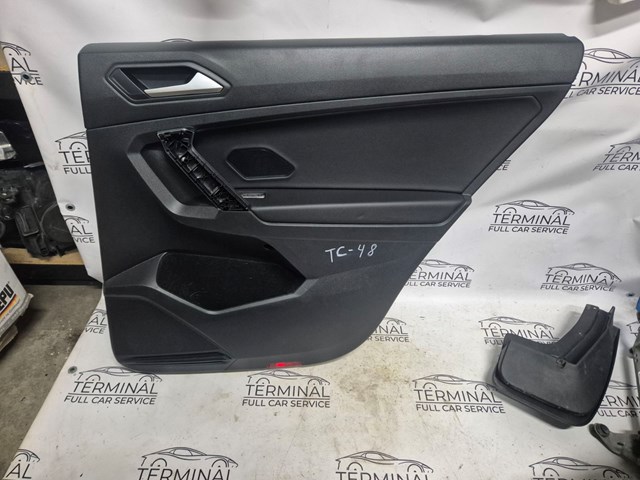 Дверная карта правой задней двери 5NN867210GMAQ VAG