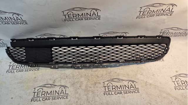 Решетка бампера переднего центральная 620749NC0A NISSAN