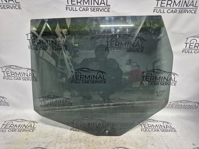 Стекло задней двери, левой 68086589AA CHRYSLER