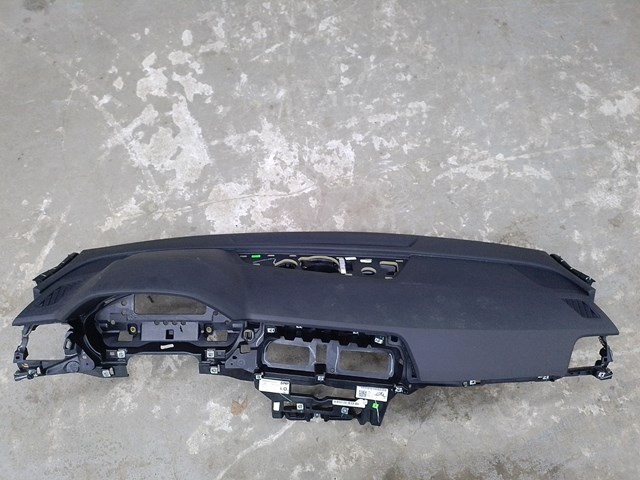 Передняя панель 80B857001F24A VAG