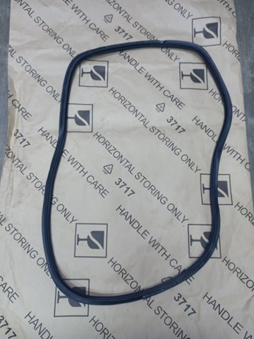 Уплотнитель двери задней, (на кузове) 8W5833721C VAG