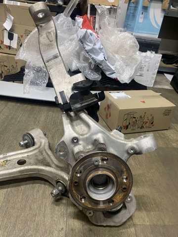 A1673322600 MERCEDES Цапфа (поворотный кулак) передний правый купить в Черновцы