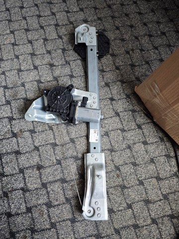 Механизм стеклоподъемника передней левой двери 807213282R RENAULT