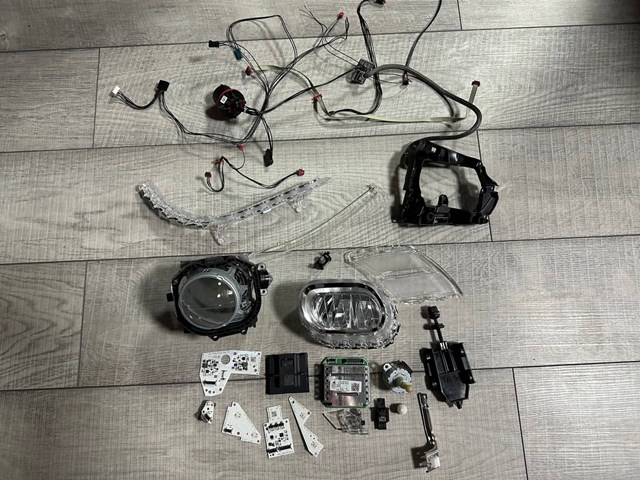 LAND ROVER LR057272 Фара правая в наличии Полтава