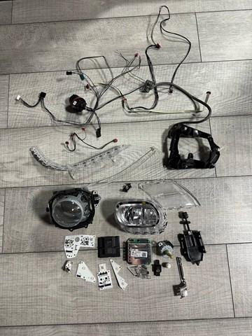 Правая блок фара LR057272 LAND ROVER