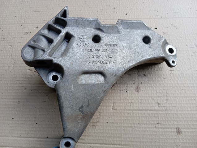 Кронштейн подушки (опоры) двигателя, правой 03L199207 VAG