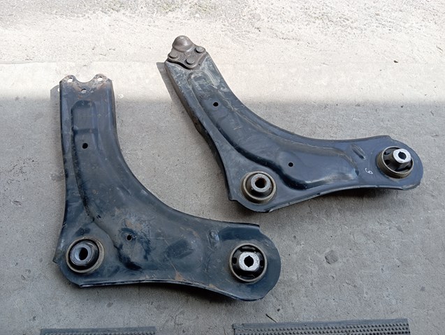 Рычаг передний нижний левый 545014055R RENAULT