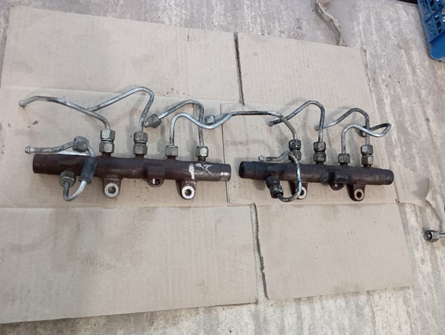 Рампа форсунок системы впрыска топлива 8200815617 RENAULT