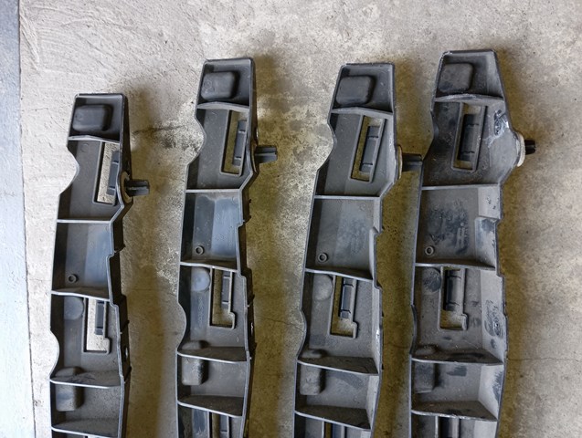 850420008R RENAULT Кронштейн бампера заднего центральный купить в Сумы