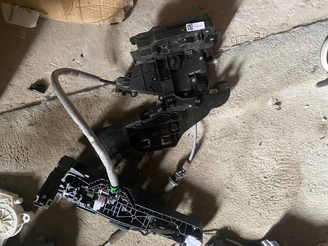 Дверной замок передний правый A0997201235 MERCEDES