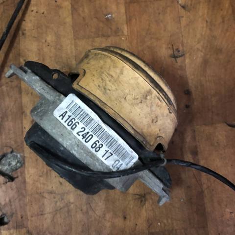 Левая подушка двигателя A1662406817 MERCEDES