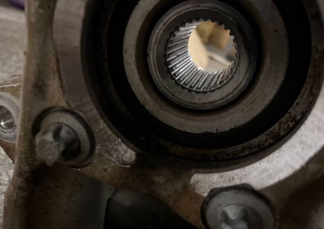 A1663300920 MERCEDES Цапфа передняя левая купить в Ужгород