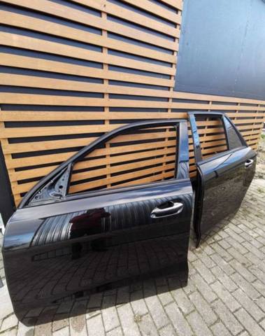 Передняя левая дверь A1667200105 MERCEDES