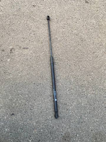 Опора капота правая A1669802464 MERCEDES