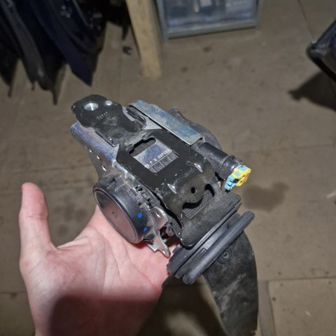 Ремень безопасности передний левый A2058600185 MERCEDES