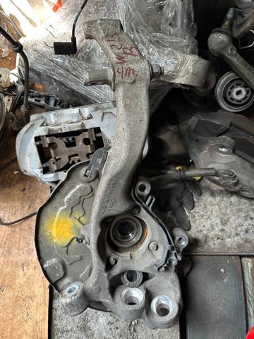 Цапфа (поворотный кулак) передний правый A2133325200 MERCEDES