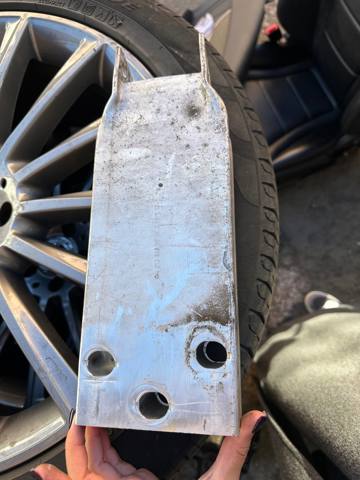 Кронштейн усилителя переднего бампера A2136201500 MERCEDES