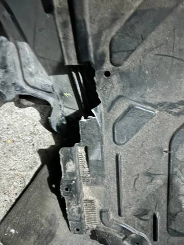 MERCEDES A2136803906 Защита днища левая в наличии Украина