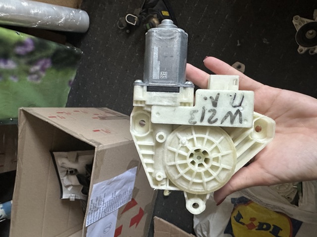 A2139069901 MERCEDES Мотор стеклоподъемника двери передней левой купить в Тернополь