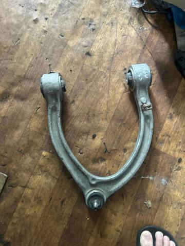 Рычаг передней подвески верхний левый A2213308907 MERCEDES