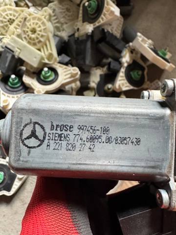 Мотор стеклоподъемника водительской двери A2218202742 MERCEDES