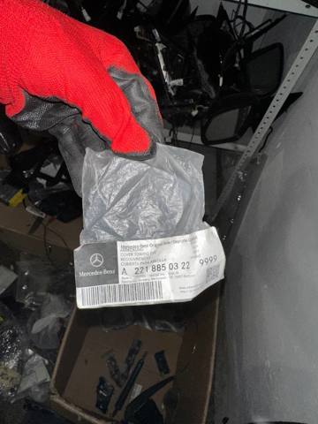 Заглушка буксировочного крюка в передний бампер A2218850322 MERCEDES