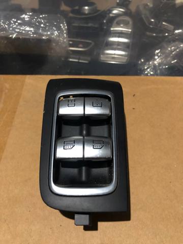 Кнопка подъемника заднего правого стекла A2229059808 MERCEDES