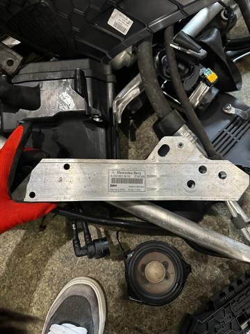 Усилитель переднего бампера  A2536203800 MERCEDES