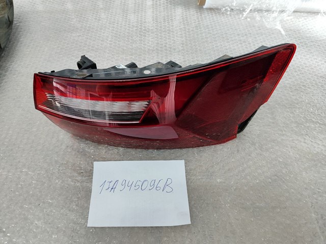VAG 17A945096B Фонарь задний правый внешний в наличии Сумы