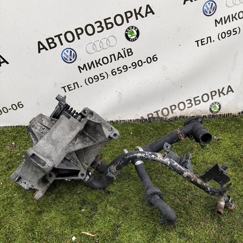 VAG 028903143AF Кронштейн насоса ГУР в наличии Киев
