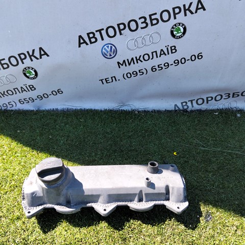 VAG 038103469E Крышка клапанная в наличии Украина