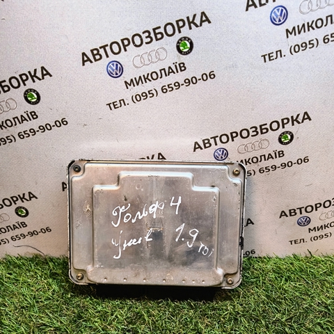 Компьютер двигателя 038906012M VAG