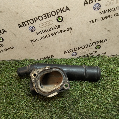 03G121132 VAG Фланец системы охлаждения (тройник) купить в Хмельницкий