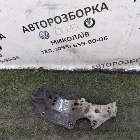 Кронштейн крепления генератора 045903143C VAG
